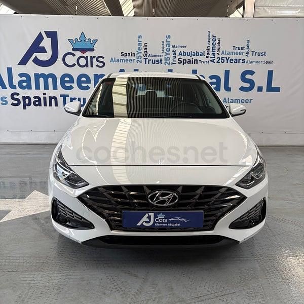 Usado Hyundai i30 120 CV (88 kW) 2021 Blanco Berlina