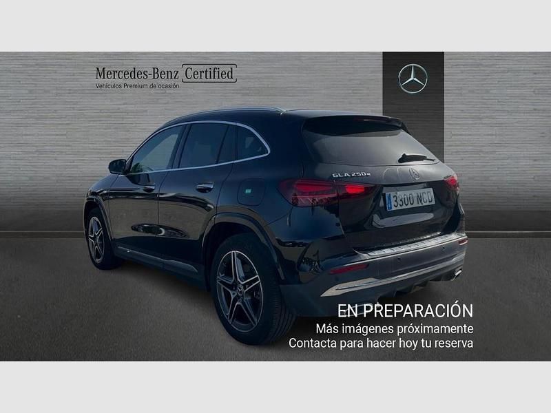 Usado Mercedes GLA250 AMG line 218 CV (160 kW) 2025 Negro SUV