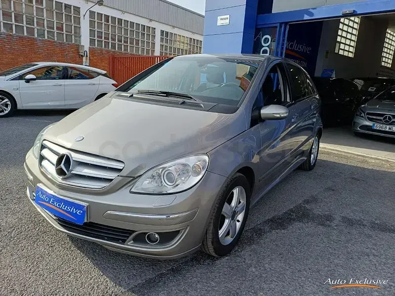 Usado Mercedes B200 140 CV (102 kW) 2007 Gris / plata Monovolumen