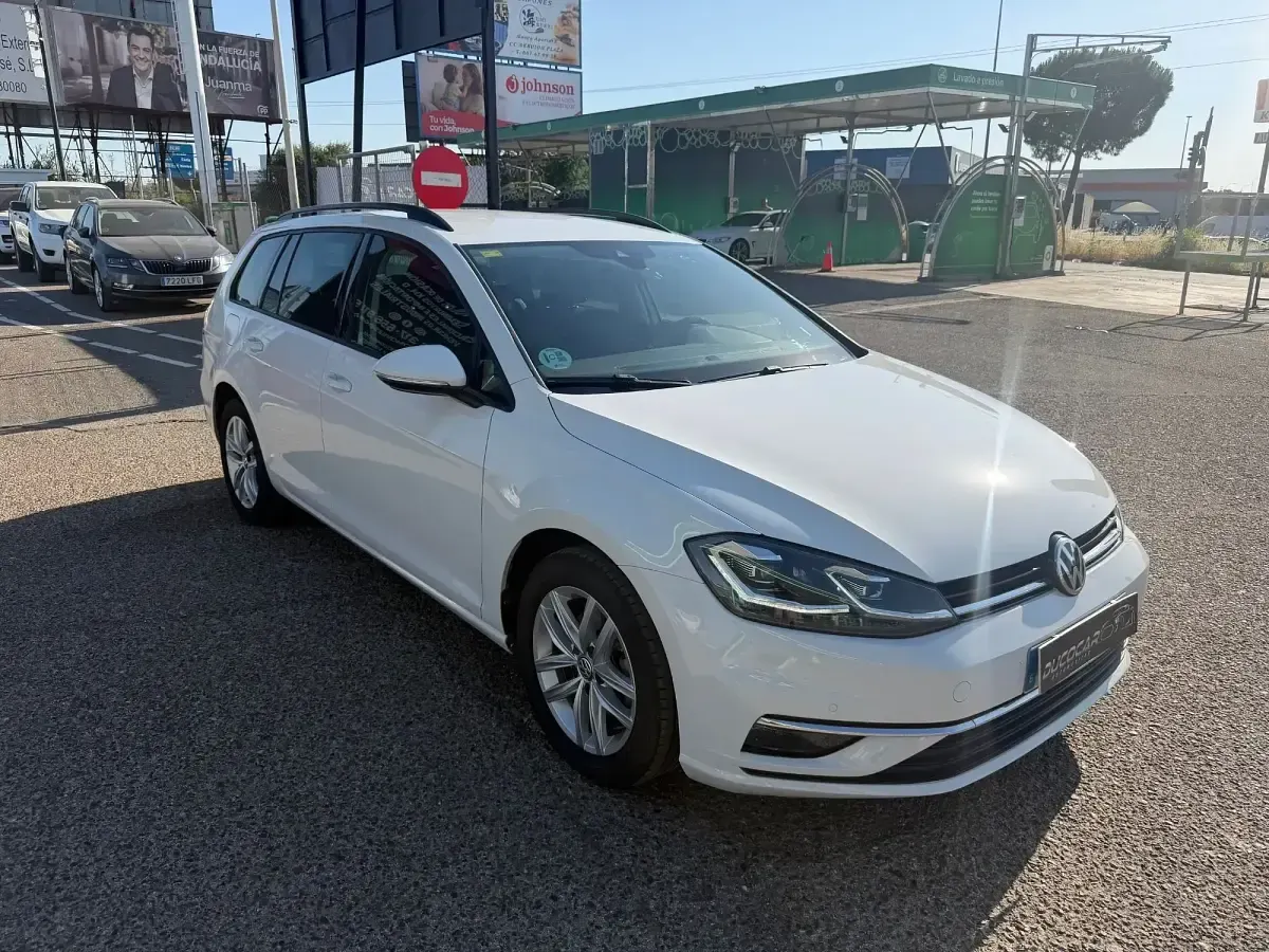 Usado VW Golf VIII 115 CV (84 kW) 2021 Blanco Familiar
