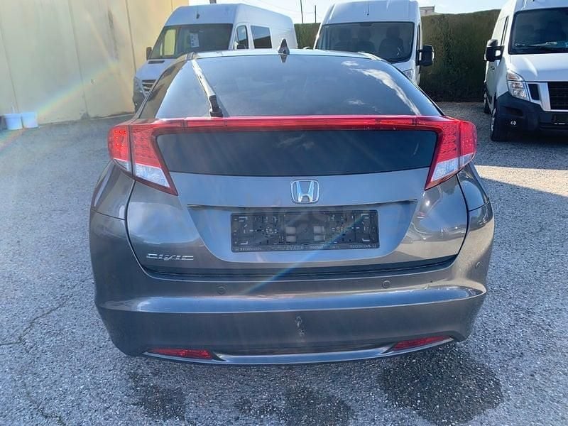 Usado Honda Civic Executive 120 CV (88 kW) 2015 Gris / plata Berlina