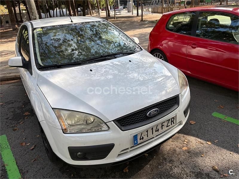 Usado Ford Focus Trend 115 CV (84 kW) 2007 Blanco Berlina