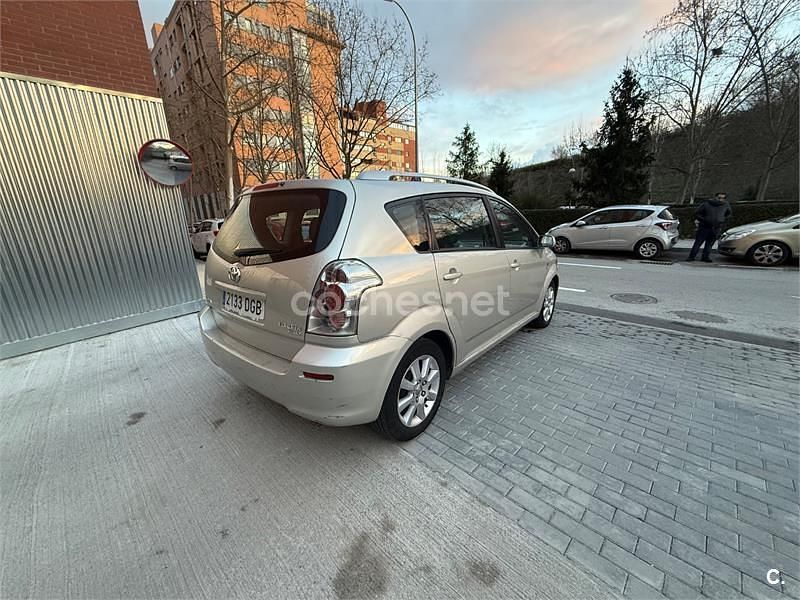 Usado Toyota Corolla Verso Sol 129 CV (94 kW) 2005 Gris / plata Monovolumen