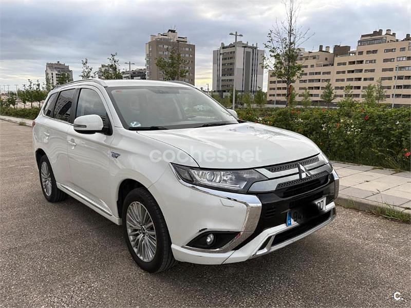 Usado Mitsubishi Outlander P-HEV Motion 224 CV (164 kW) 2020 Blanco SUV