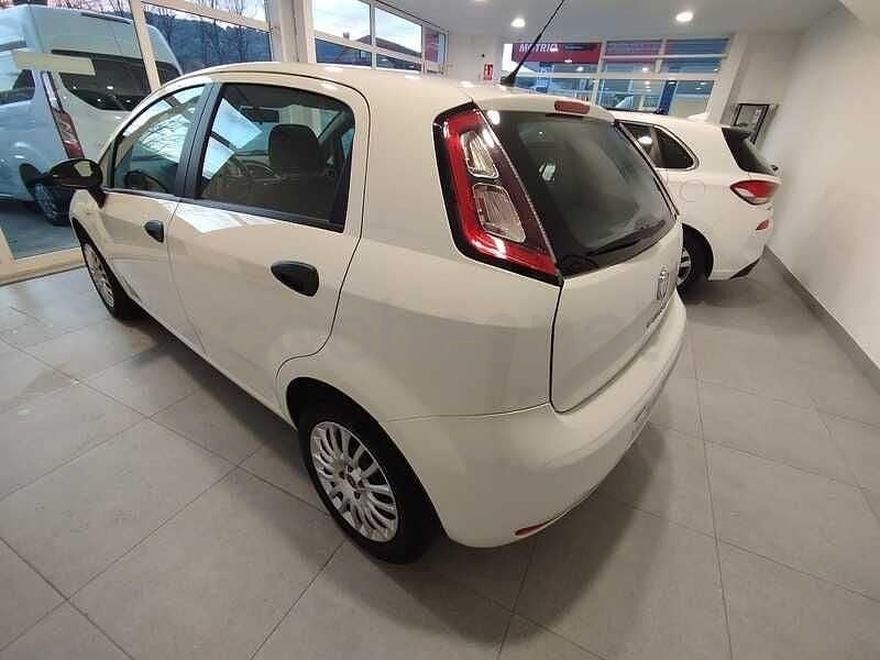 Usado Fiat Punto Pop 75 CV (55 kW) 2014 Blanco Utilitario