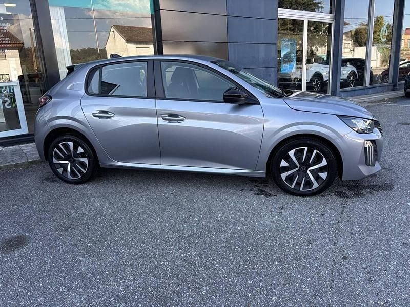 Usado Peugeot 208 Active 100 CV (73 kW) 2024 Gris Utilitario