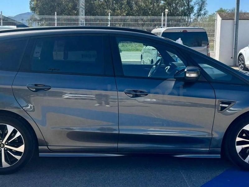 Usado Ford S-MAX Titanium 190 CV (139 kW) 2023 Gris / plata Monovolumen