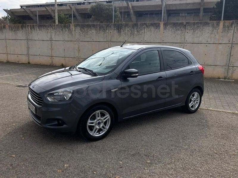Usado Ford Ka Plus 70 CV (51 kW) 2017 Gris / plata Utilitario