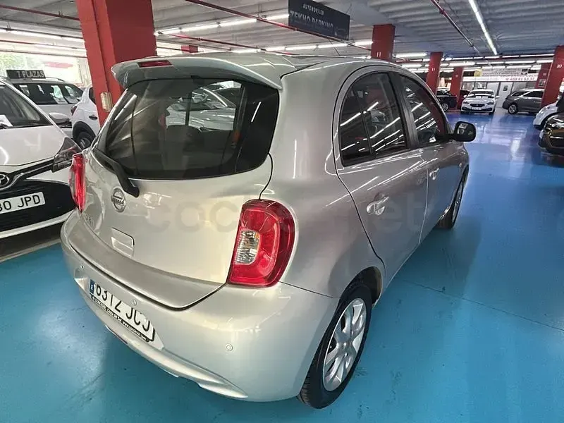 Usado Nissan Micra Acenta 80 CV (58 kW) 2016 Gris / plata Utilitario