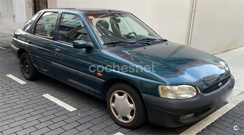 Usado Ford Escort 90 CV (66 kW) 1998 Verde Berlina