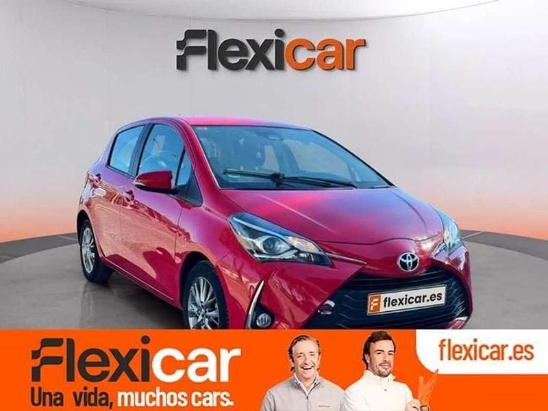 Rojo Usado 2018 Toyota Yaris Active Utilitario | 9690 € (Buen precio) - Imagen 1/4