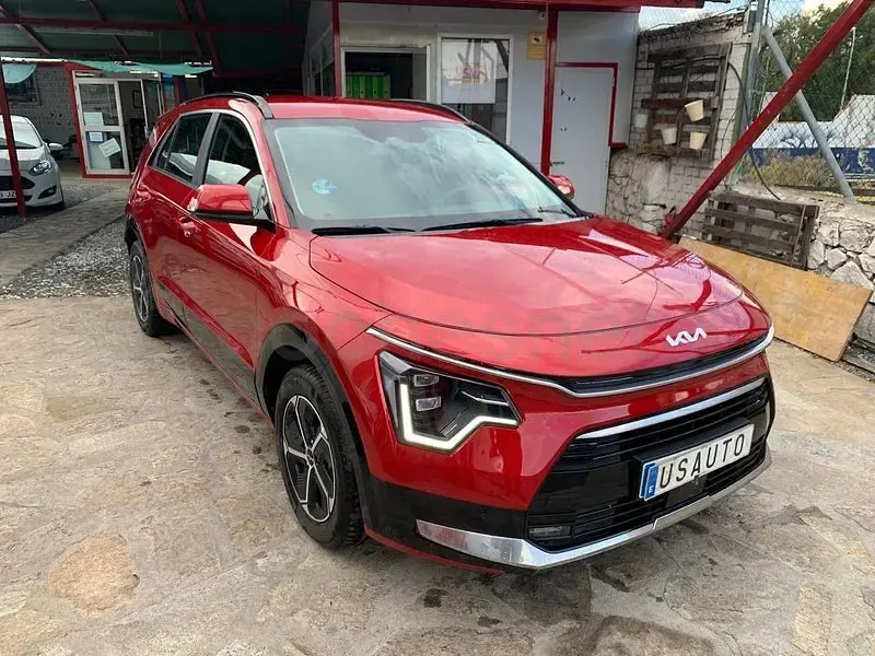 Usado Kia Niro 129 CV (94 kW) 2024 Granate SUV