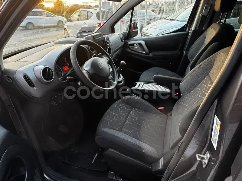 Usado Peugeot Rifter Active 100 CV (73 kW) 2018 Marrón Monovolumen