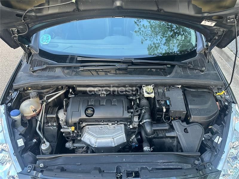 Usado Peugeot 308 Active 120 CV (88 kW) 2013 Gris / plata Berlina