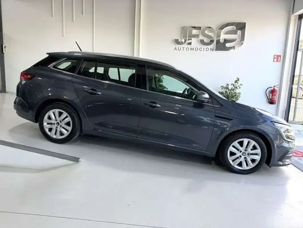 Usado Renault Mégane GrandTour 116 CV (85 kW) 2021 Gris Familiar