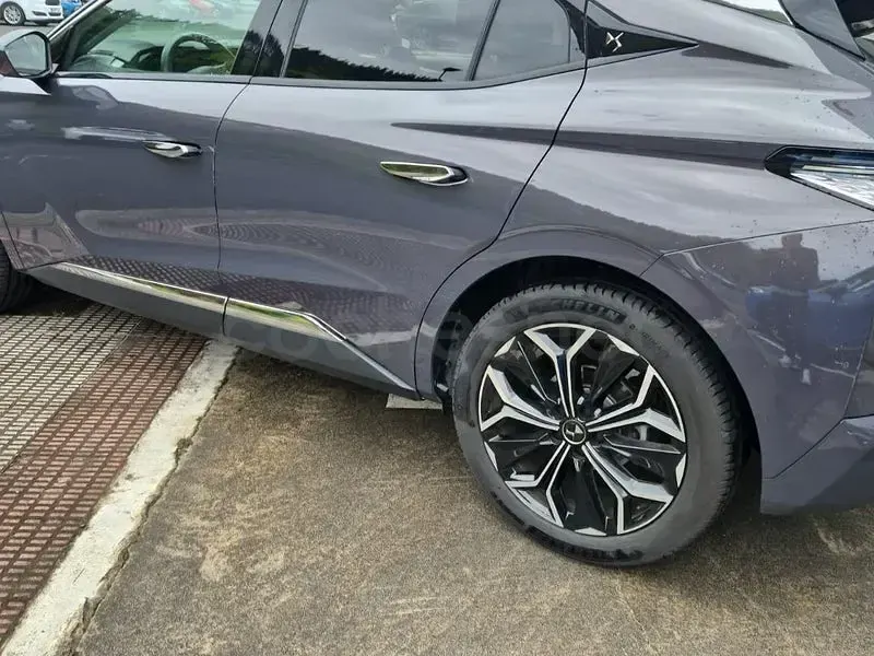 Usado DS Automobiles DS4 130 CV (95 kW) 2024 Gris / plata SUV