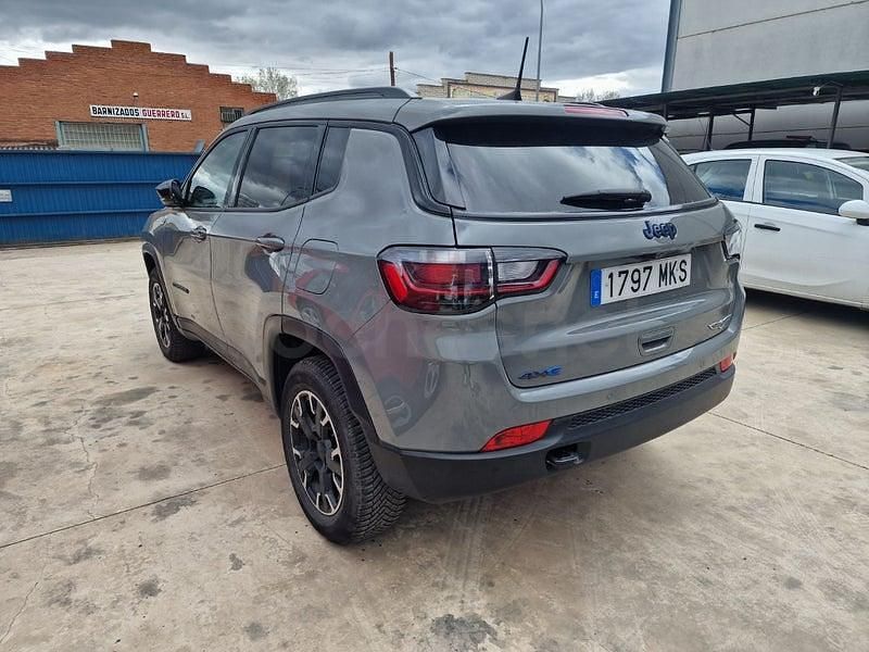 Usado Jeep Compass Trailhawk 240 CV (176 kW) 2023 Gris / plata SUV