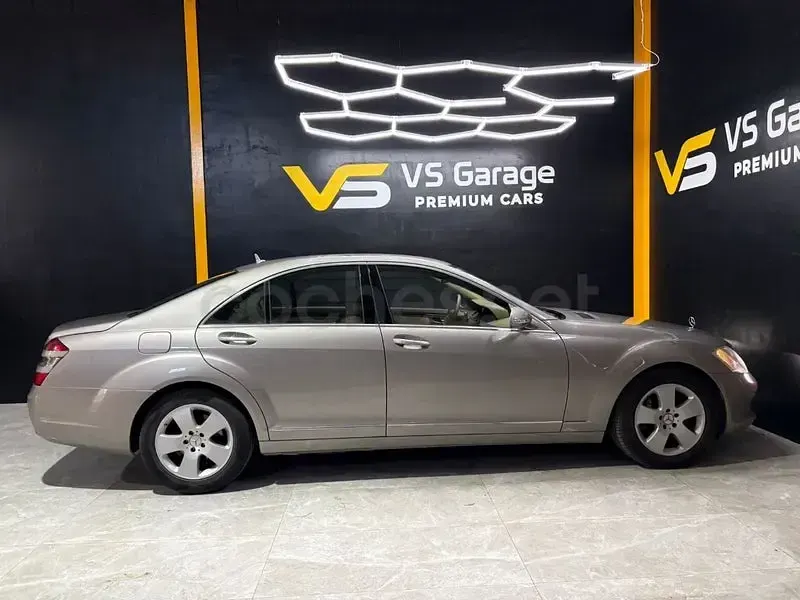Usado Mercedes S320 235 CV (172 kW) 2007 Gris / plata Berlina