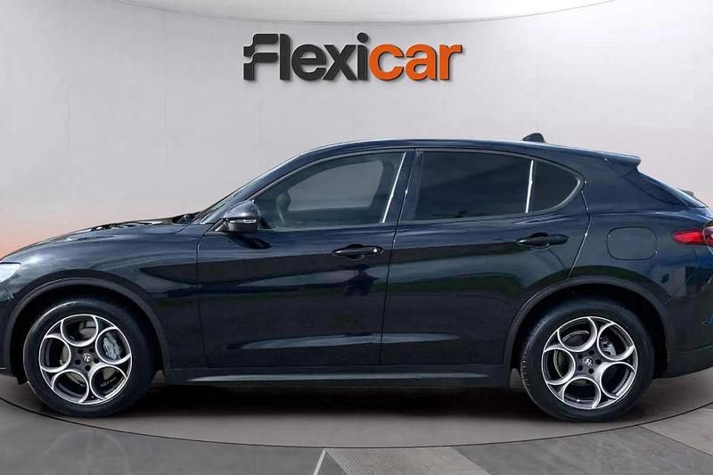 Usado Alfa Romeo Stelvio Sprint 160 CV (117 kW) 2022 Negro SUV