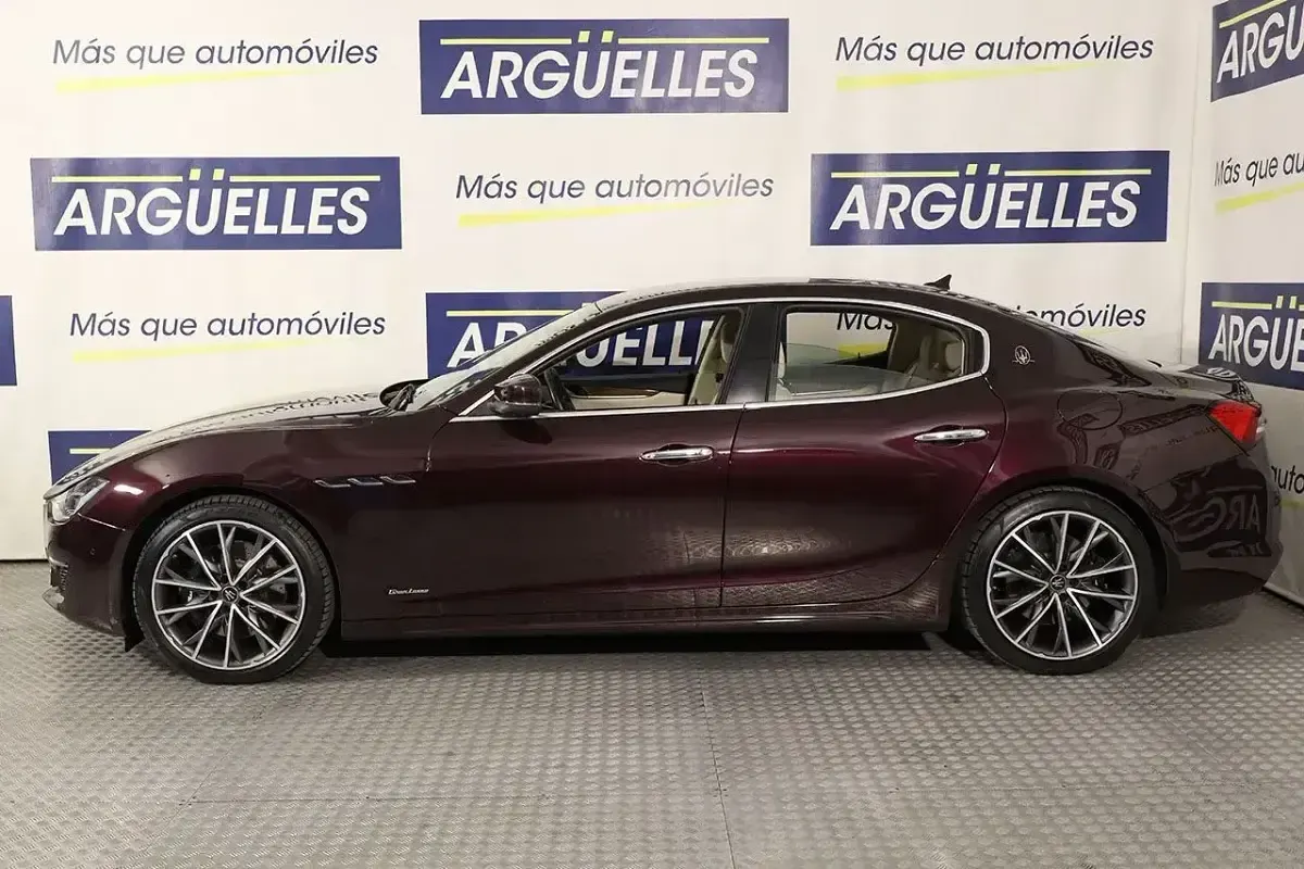 Usado Maserati Ghibli GranLusso 430 CV (316 kW) 2021 Marrón Berlina
