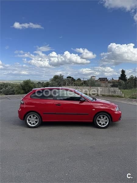 Usado Seat Ibiza 85 CV (62 kW) 2009 Rojo Berlina