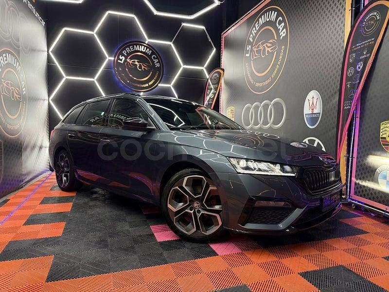 Usado Skoda Octavia RS 200 CV (147 kW) 2022 Gris / plata Familiar
