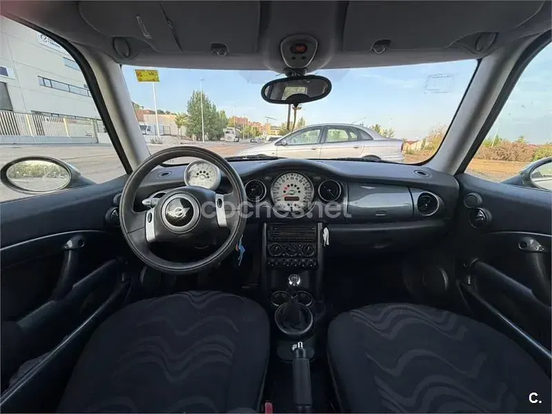 Usado Mini ONE 90 CV (66 kW) 2003 Negro Utilitario