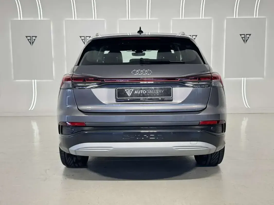 Usado Audi Q4 e-tron Advanced Plus 152 kW (208 CV) 2021 Gris SUV