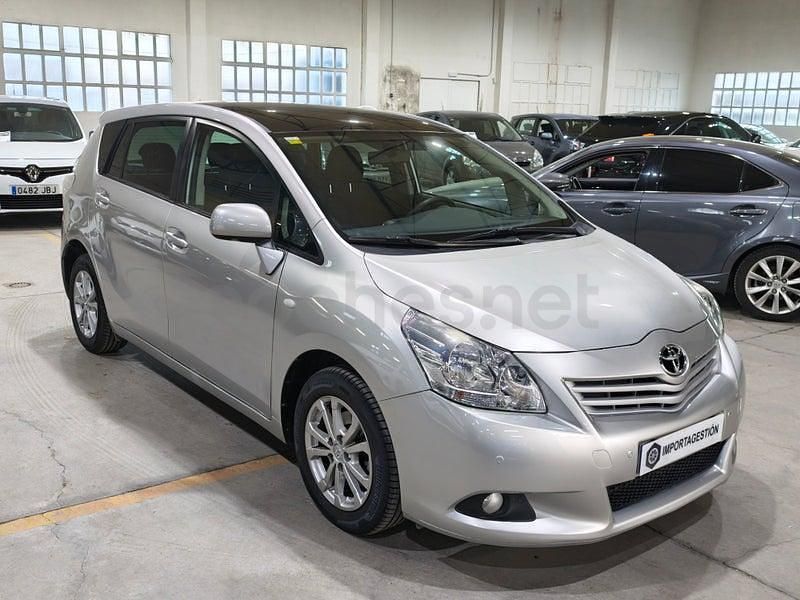 Usado Toyota Verso Live 132 CV (97 kW) 2011 Gris / plata Monovolumen