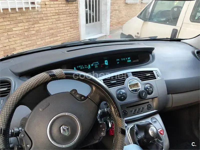 Usado Renault Grand Scénic II Dynamique 130 CV (95 kW) 2008 Gris / plata Monovolumen