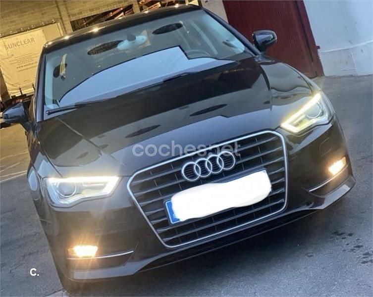 Usado Audi A3 Attraction 110 CV (80 kW) 2015 Negro Berlina