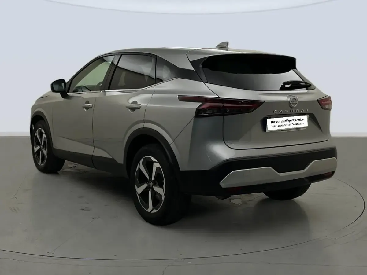 Usado Nissan Qashqai N-Connecta 140 CV (102 kW) 2022 Gris plata SUV