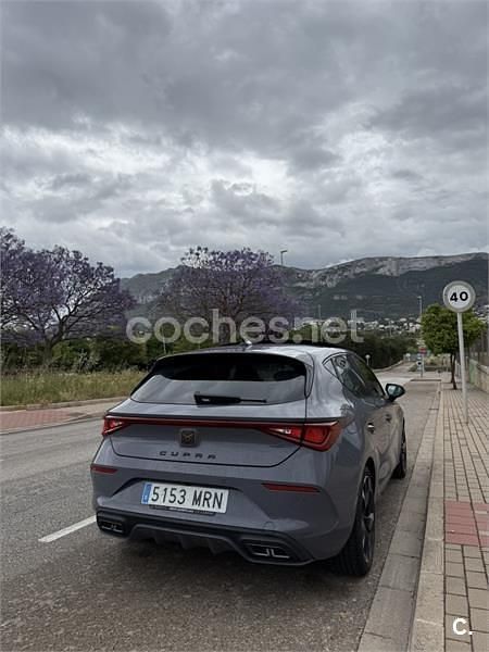Usado Cupra Leon 150 CV (110 kW) 2024 Gris / plata Berlina