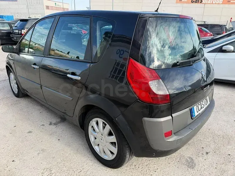 Usado Renault Scénic Dynamique 130 CV (95 kW) 2006 Negro Monovolumen