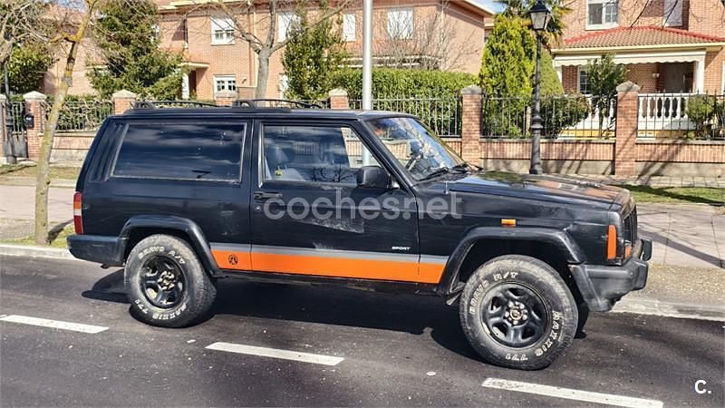 Usado Jeep Cherokee Sport 115 CV (84 kW) 1999 Negro SUV