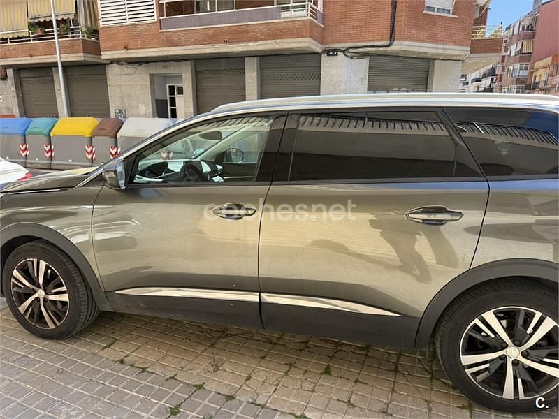 Usado Peugeot 5008 Allure 130 CV (95 kW) 2019 Gris / plata SUV