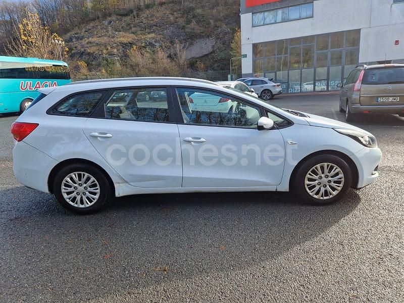 Usado Kia Ceed Sportswagon 110 CV (80 kW) 2013 Blanco Familiar