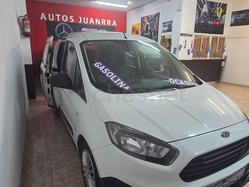 Usado Ford Tourneo Courier Ambiente 100 CV (73 kW) 2017 Blanco Monovolumen