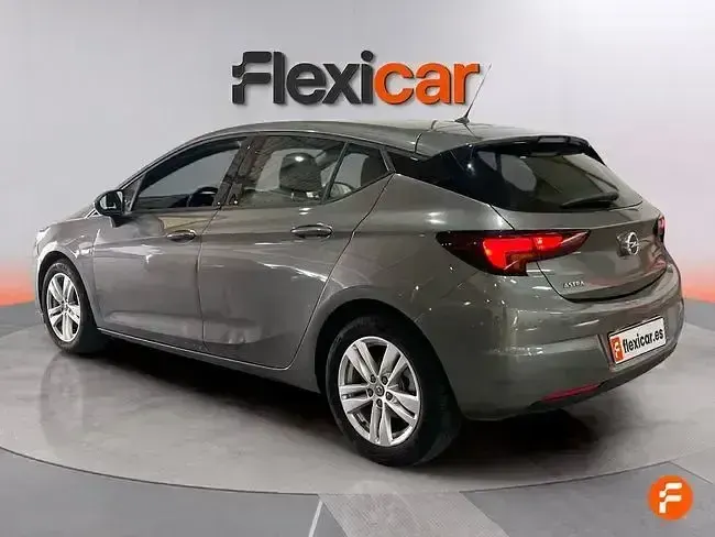 Usado Opel Astra Business Elegance 130 CV (95 kW) 2020 Gris Berlina