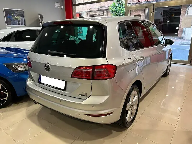 Usado VW Golf Sportsvan Sportline 110 CV (80 kW) 2015 Gris / plata Monovolumen