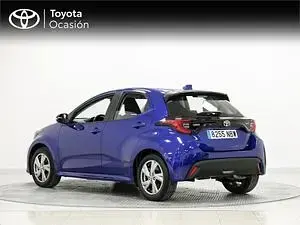 Usado Toyota Yaris Active 116 CV (85 kW) 2025 Azul metalizado Utilitario