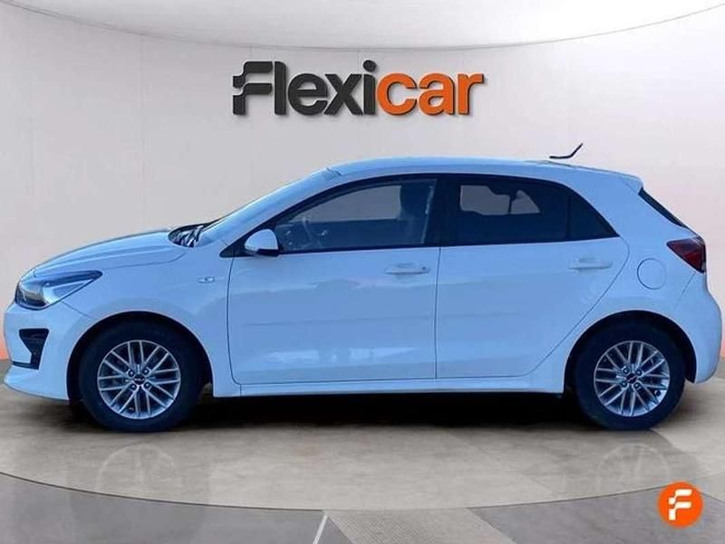 Usado Kia Rio 84 CV (61 kW) 2022 Blanco Utilitario