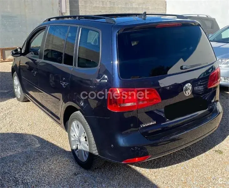 Usado VW Touran Advance 105 CV (77 kW) 2013 Negro Monovolumen
