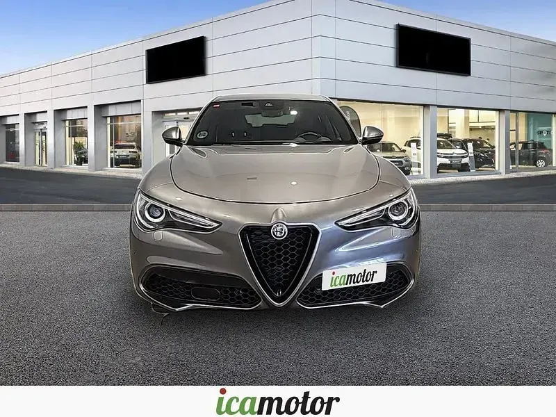 Usado Alfa Romeo Stelvio Veloce 210 CV (154 kW) 2021 Gris / plata SUV