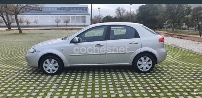 Usado Chevrolet Lacetti CDX 109 HP (80 kW) 2005 Cinzento Sedan
