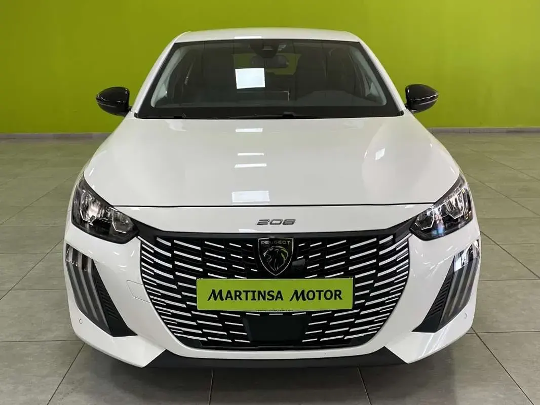 Usado Peugeot 208 Allure 101 CV (74 kW) 2025 Blanco Utilitario