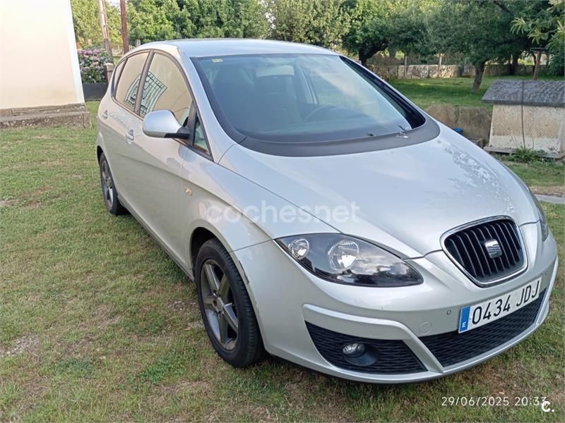 Gris / plata Usado 2015 Seat Altea I-Tech Monovolumen | 10.000 € (Precio justo) - Imagen 1/4