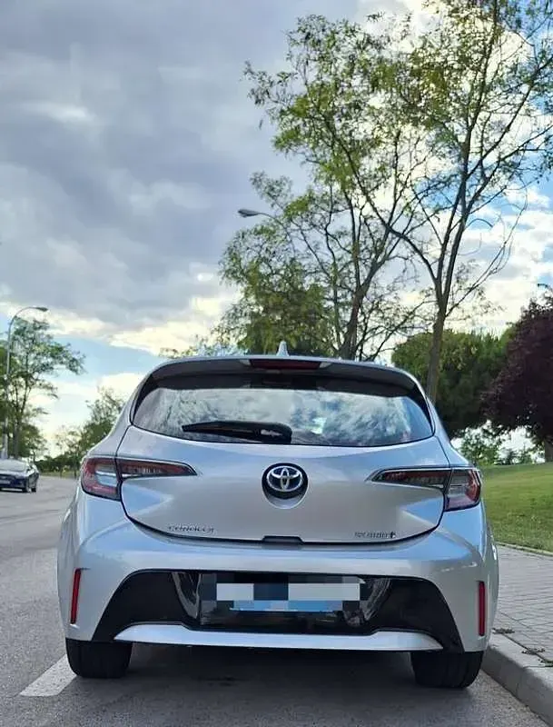 Usado Toyota Corolla Active 121 CV (88 kW) 2021 Gris Utilitario