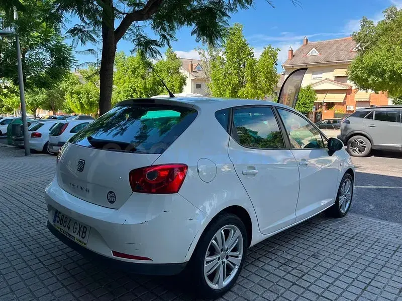 Usado Seat Ibiza Sport 105 CV (77 kW) 2010 Blanco Berlina