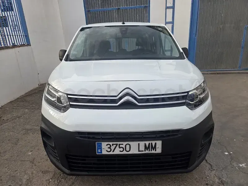 Usado Citroën Berlingo Feel 102 CV (75 kW) 2021 Blanco Monovolumen